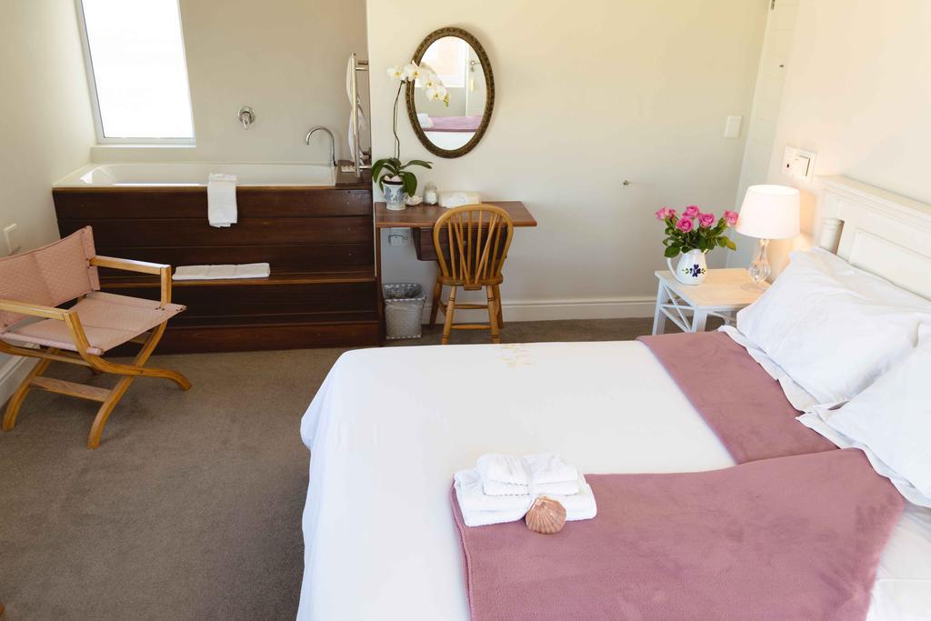 138 Marine Beachfront Guesthouse Hermanus Quarto foto