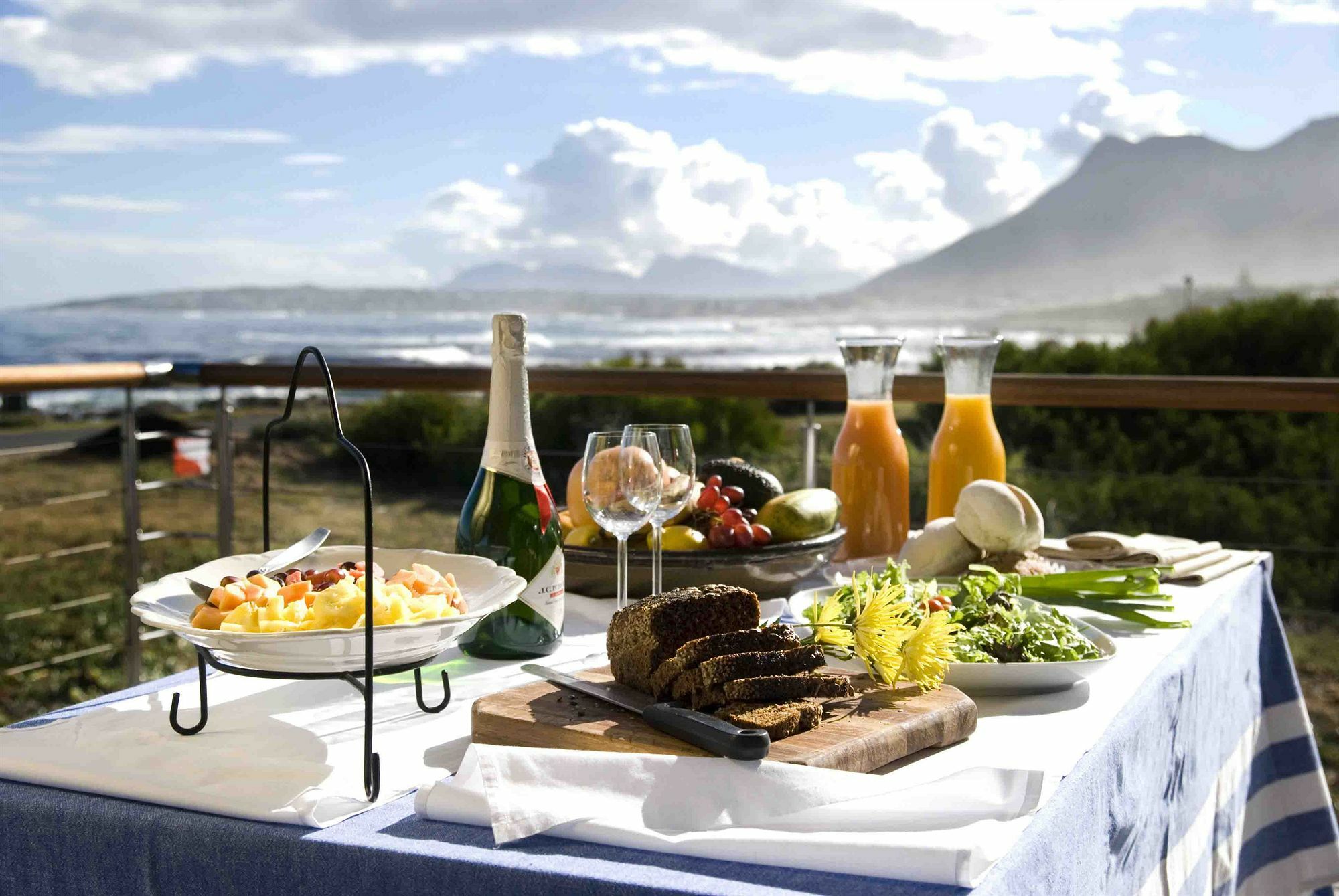 138 Marine Beachfront Guesthouse Hermanus Exterior foto